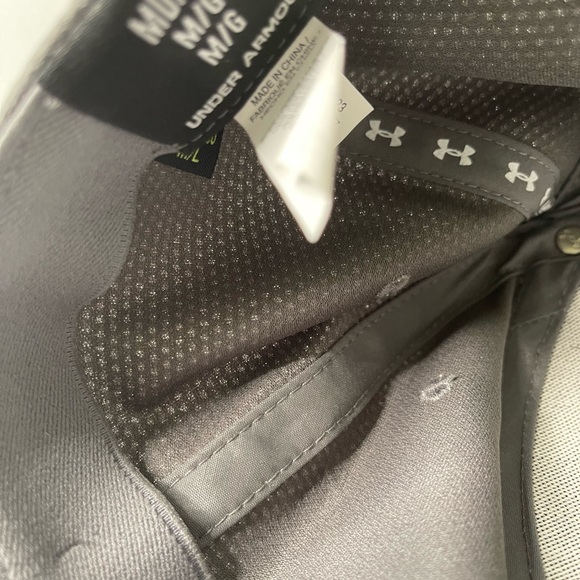 Men’s  M/L Pitch Gray / Black Under Armour Cap - Picture 6 of 10